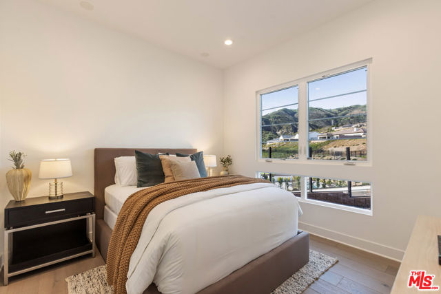 20668 W Hummingbird Court, Porter Ranch CA: https://media.crmls.org/mediaz/192082e4-5821-413f-9cc4-e51e8220c295.jpg
