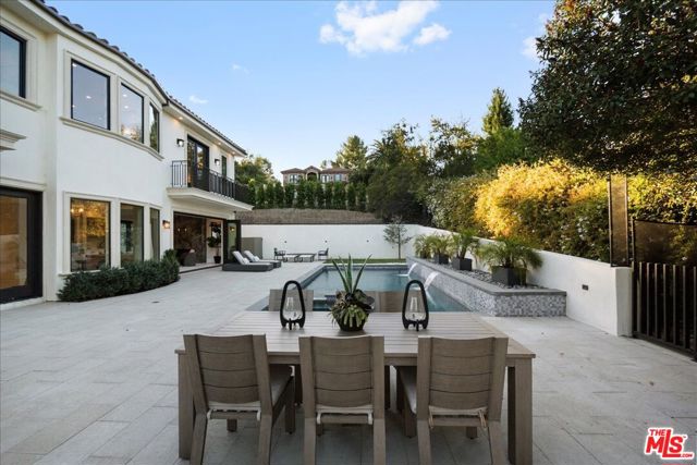 4351 Vanalden Avenue, Tarzana CA: https://media.crmls.org/mediaz/1920ca11-0d38-4d2a-ad6c-1ba694c8803e.jpg