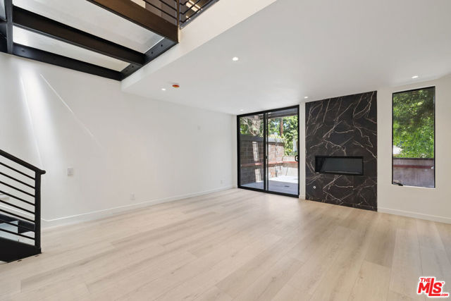 1033 Carol Drive, West Hollywood CA: https://media.crmls.org/mediaz/19213c9d-9f8b-480d-9372-9900fc9cceb3.jpg
