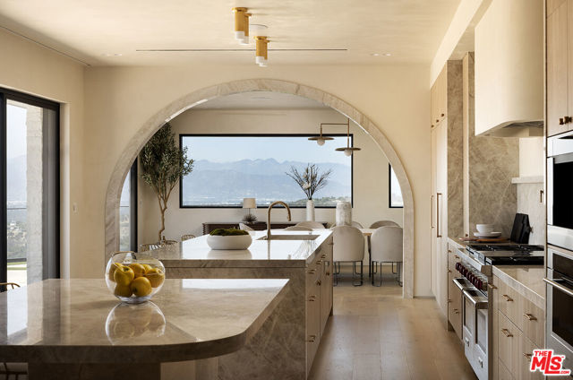 16401 Mulholland Drive, Los Angeles CA: https://media.crmls.org/mediaz/1921776f-131c-4625-be7f-059123355728.jpg