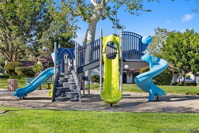 545 Shady Brook Pl, Escondido CA: https://media.crmls.org/mediaz/19219f7e-3d64-4a09-8977-d8198078b821.jpg