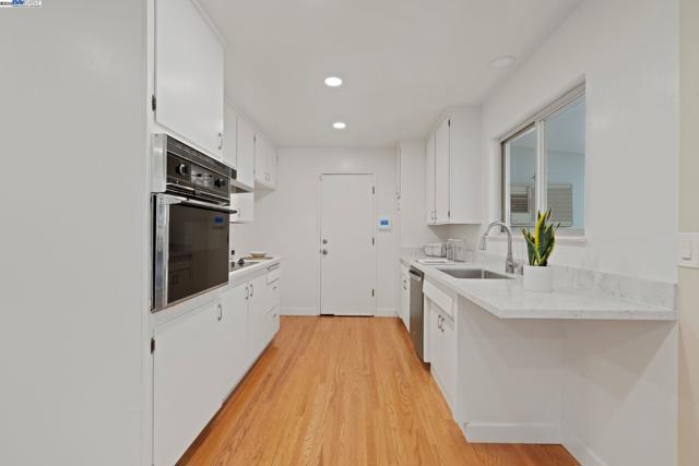 2371 Mallard Dr, Walnut Creek CA: https://media.crmls.org/mediaz/19222d80-297a-43e6-a6f8-80e232ecd83b.jpg