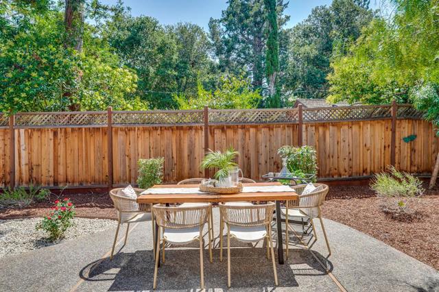 1625 Hazelaar Way, Los Altos CA: https://media.crmls.org/mediaz/19230afd-5bc0-4370-b6fe-423ab04d4e9c.jpg
