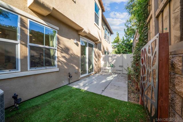 3135 Linwood St, Vista CA: https://media.crmls.org/mediaz/192354da-9cd5-4d4c-b02f-a4204272f44c.jpg