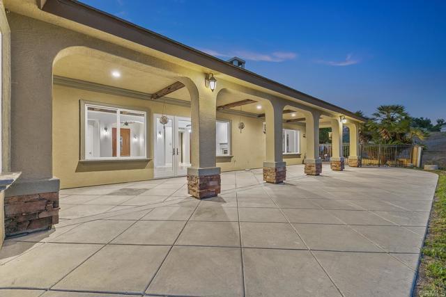1508 Sequoia Lane, Vista CA: https://media.crmls.org/mediaz/19238aff-7c8c-4f2a-b379-aa0dc9a20179.jpg