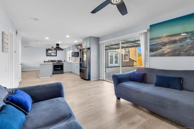 341 Paraiso Ave, Spring Valley CA: https://media.crmls.org/mediaz/1923a75c-276f-492a-a699-6874b8832238.jpg