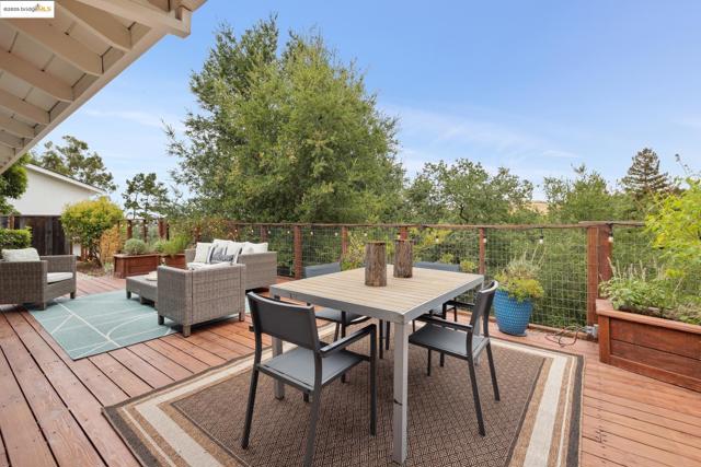 32 Pacer Pl., Walnut Creek CA: https://media.crmls.org/mediaz/1923f966-a1b6-4067-9925-0326b468f3ad.jpg