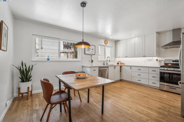 1233 Broadway, Alameda CA: https://media.crmls.org/mediaz/192456d7-3e77-4706-8a3f-24e31187b493.jpg