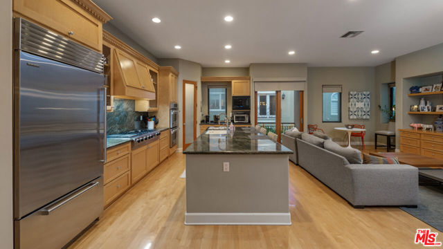4115 Roma Court, Marina del Rey CA: https://media.crmls.org/mediaz/19248528-0033-4488-b9f8-bf2d785ec5a9.jpg
