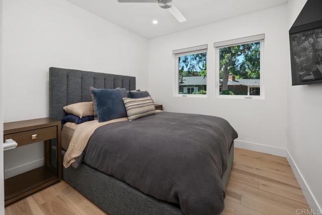 Detail Gallery Image 24 of 30 For 555 Amphitheatre, Del Mar,  CA 92014 - 4 Beds | 3/1 Baths