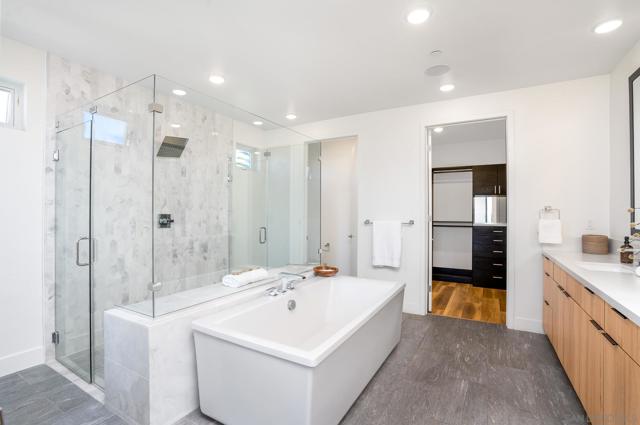 5384 Aurora Summit Trl, San Diego CA: https://media.crmls.org/mediaz/19249a75-d797-485e-aa6a-bd94a2e3b49e.jpg