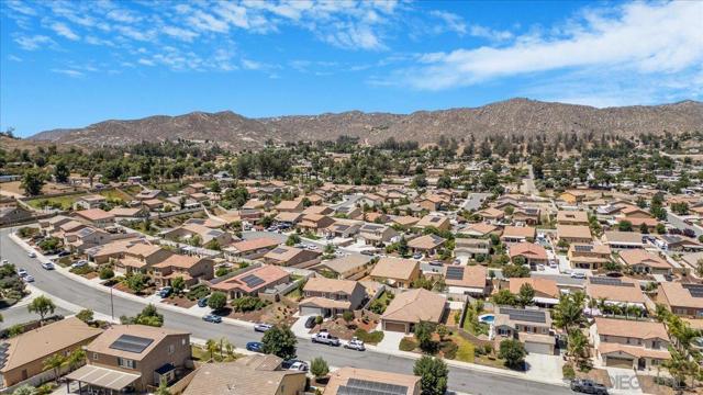 33129 Big Range Dr, Winchester CA: https://media.crmls.org/mediaz/1924f0fd-fb65-4133-8387-474ba7870f88.jpg