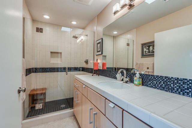 84 La Ronda Drive, Rancho Mirage CA: https://media.crmls.org/mediaz/19251efe-9dad-4950-b572-37f530b92ca0.jpg