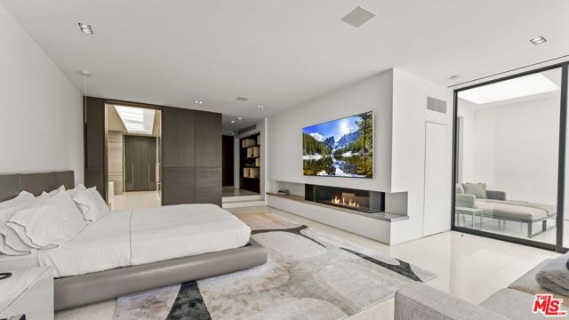 16032 VALLEY VISTA Boulevard, Encino CA: https://media.crmls.org/mediaz/192547f7-eb54-4d21-be83-e6d4f3fc95ff.jpg