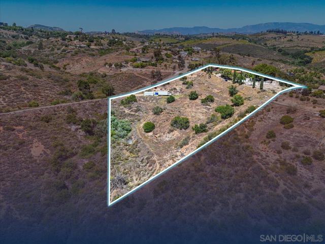 31659 61 Rocking Horse Rd, Escondido CA: https://media.crmls.org/mediaz/19259e76-57b8-4b1e-8e97-610c6bf7e6a3.jpg