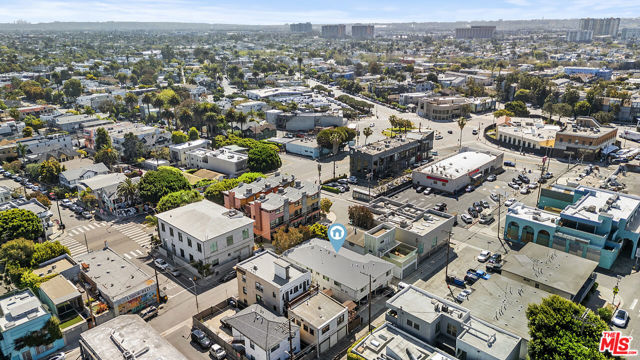 1411 Innes Place, Venice CA: https://media.crmls.org/mediaz/19262f43-9c30-4dd7-9f2c-e0105b8c0caa.jpg