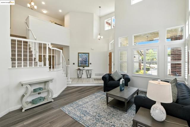 2201 Mark Twain Drive, Antioch CA: https://media.crmls.org/mediaz/1926387d-9297-4d66-8247-1bd1120b253b.jpg