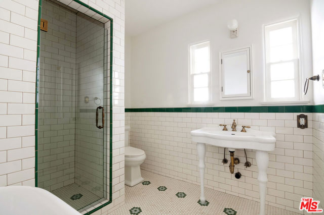 225 23rd Street photo 8