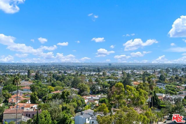 10490 Wilshire Boulevard, Los Angeles CA: https://media.crmls.org/mediaz/1926826d-1d56-4085-87ac-71bca6b2f689.jpg