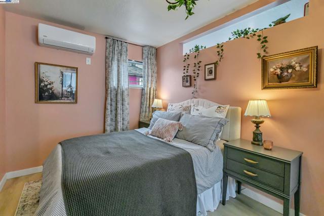 2019 E St, Hayward CA: https://media.crmls.org/mediaz/1926f581-751c-460e-b5cc-7bab02c4b444.jpg