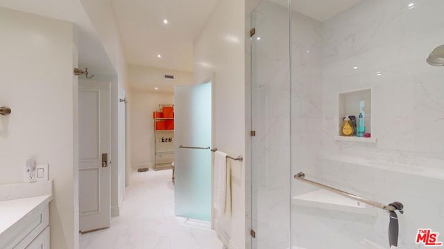 10120 Empyrean Way, Los Angeles CA: https://media.crmls.org/mediaz/1926f962-fae4-491b-864f-acf8da812ac0.jpg