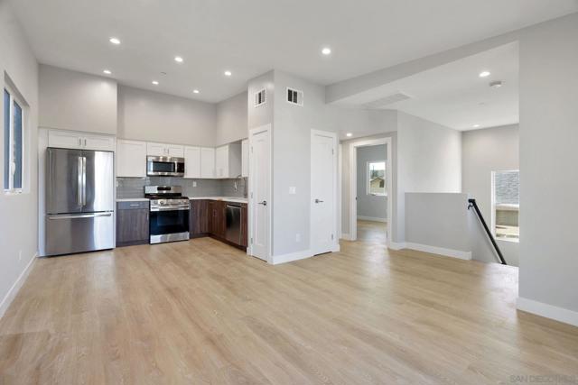 3209 L Street, San Diego CA: https://media.crmls.org/mediaz/1928351c-3049-4eaa-a628-a8e10c868a68.jpg