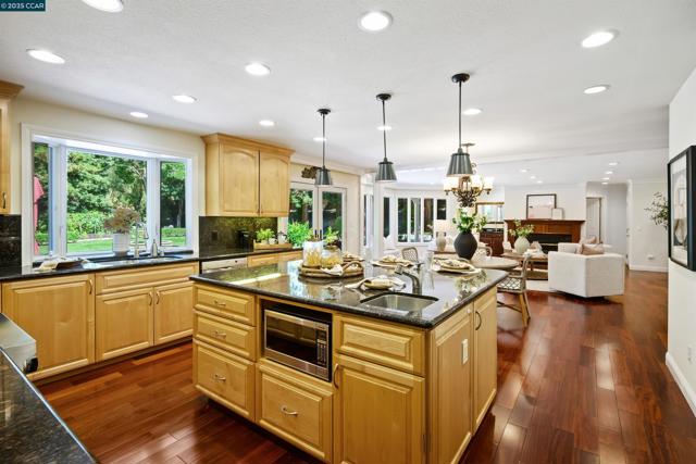 4405 Deer Ridge Rd, Danville CA: https://media.crmls.org/mediaz/19285823-dbc1-4843-946b-800c007261d0.jpg