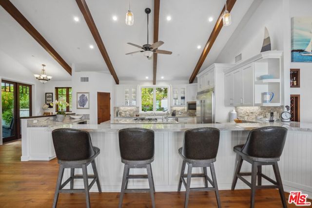 30119 Harvester Road, Malibu CA: https://media.crmls.org/mediaz/19288073-1b6e-4b84-8bad-4a660355d6ca.jpg