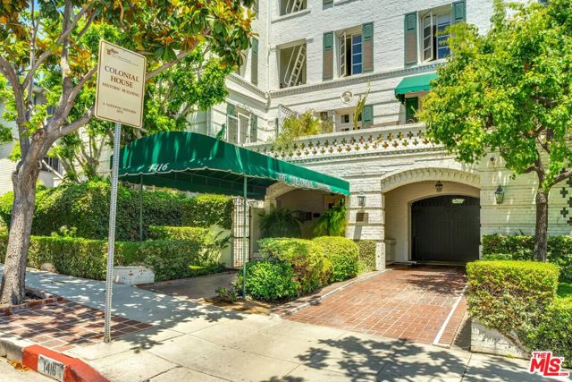 1416 Havenhurst Drive, West Hollywood CA: https://media.crmls.org/mediaz/19289cc6-23ce-44ab-b892-baa4fa0e83ea.jpg