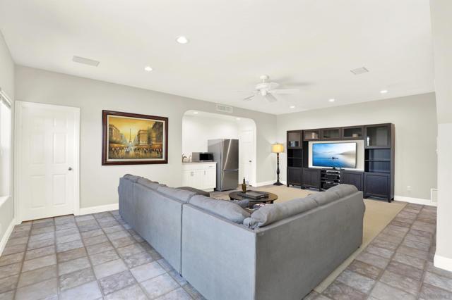 17342 Tam O Shanter Dr, Poway CA: https://media.crmls.org/mediaz/19292677-47fa-4661-b194-8add924a9b38.jpg