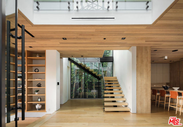 952 N Laurel Avenue, Los Angeles CA: https://media.crmls.org/mediaz/192932c9-f304-4528-bd99-267f76292bed.jpg