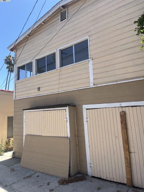 5419 S Harcourt Ave, Los Angeles CA: https://media.crmls.org/mediaz/19296d02-2a57-48fa-a3e7-ae3f6082263e.jpg