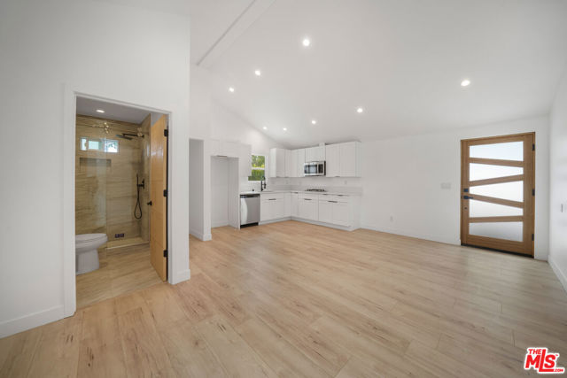 6835 Yolanda Ave, Reseda CA: https://media.crmls.org/mediaz/192a0052-3fcf-42ec-b29d-4adf6bed619d.jpg