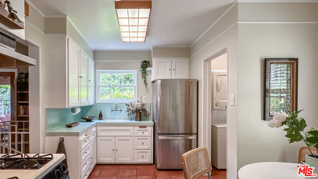752 Country Club Drive, Burbank CA: https://media.crmls.org/mediaz/192a391a-39b4-41c8-a9db-ce3c5bd7cde3.jpg