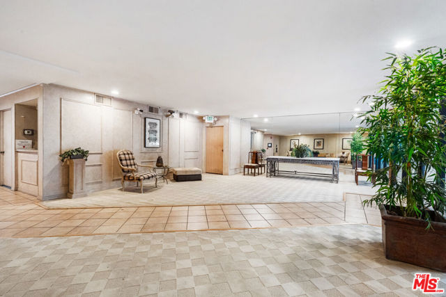 4454 Ventura Canyon Avenue, Sherman Oaks CA: https://media.crmls.org/mediaz/192aa227-ab6f-46eb-9f03-0a05a78cf6ad.jpg