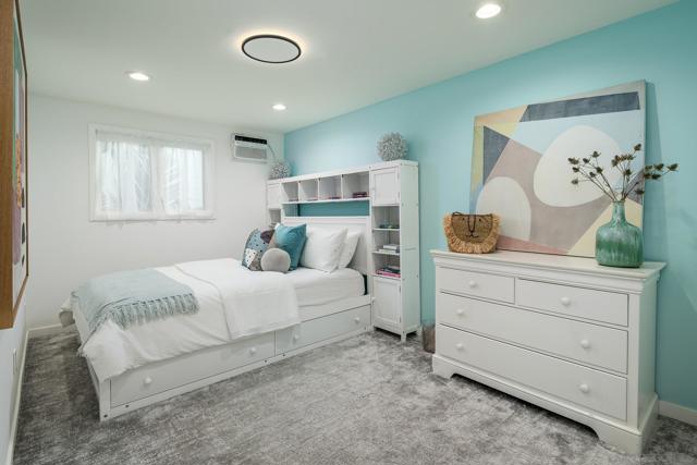 7570 Cabrillo Ave, La Jolla CA: https://media.crmls.org/mediaz/192b7fce-4467-4a5f-be52-798623f1e42e.jpg