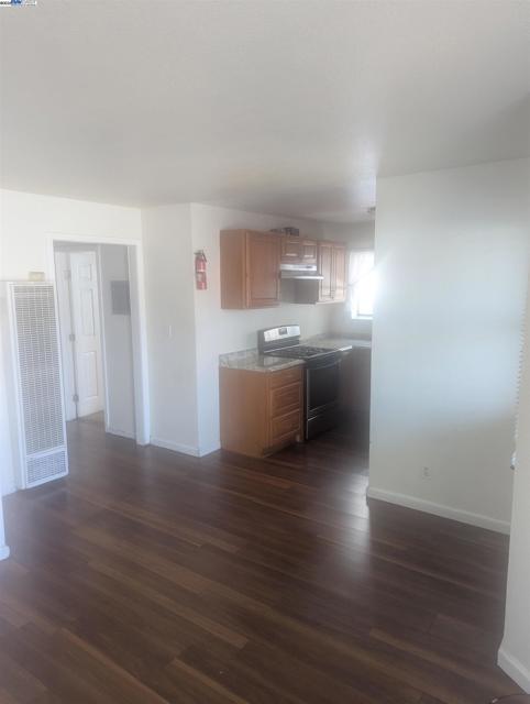 6109 Foothill Blvd, Oakland CA: https://media.crmls.org/mediaz/192beb8e-d734-4d38-a4ca-c092cd108436.jpg