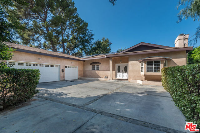 22225 Devonshire Street photo 3