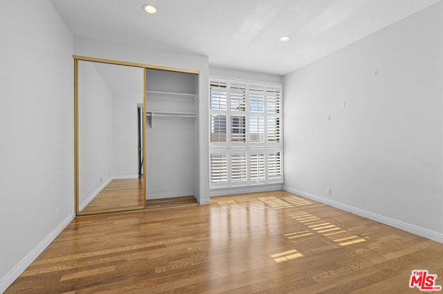 4477 Wilshire Boulevard, Los Angeles CA: https://media.crmls.org/mediaz/192d81f5-5f53-41c7-9d22-974a285cea0a.jpg