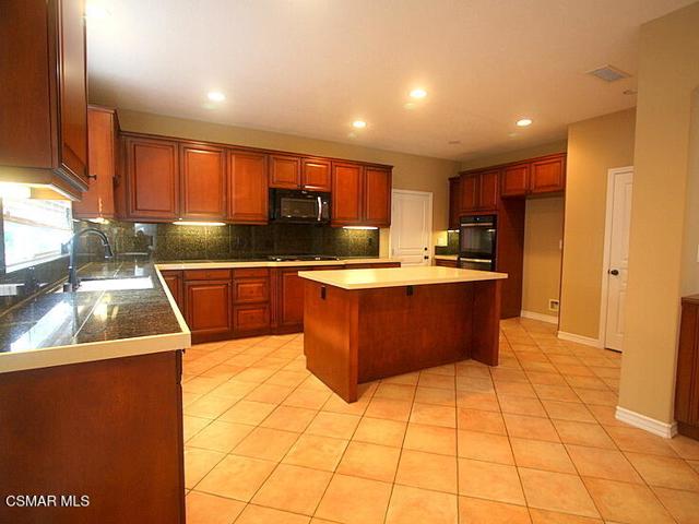 276 Chantilly Circle, Simi Valley CA: https://media.crmls.org/mediaz/192dd911-2655-4ed6-a8af-e47e31722565.jpg