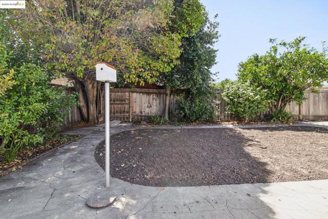 1881 Dolly Ave, San Leandro CA: https://media.crmls.org/mediaz/192de9fb-b0db-47a6-9982-6b22b2e351c9.jpg