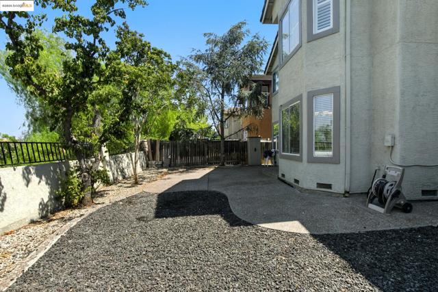 2201 Mark Twain Drive, Antioch CA: https://media.crmls.org/mediaz/192e5bcb-d4df-45ee-ac8f-0c91f4eacaa4.jpg