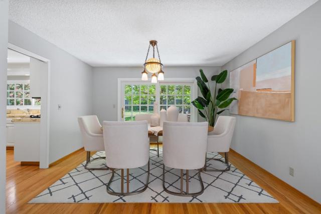 949 Wing Place, Stanford CA: https://media.crmls.org/mediaz/192e7571-1f8d-461c-bf40-0f41cfe78782.jpg