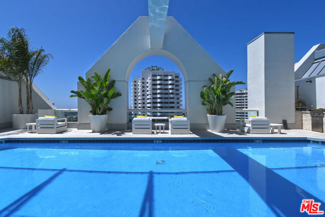 10520 Wilshire Boulevard, Los Angeles CA: https://media.crmls.org/mediaz/192eed9a-3986-4947-8c20-6ba1e1efcba9.jpg