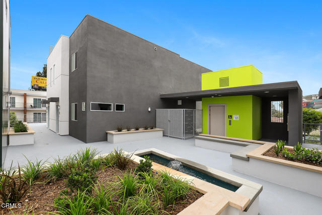 2000 Lake Avenue, Altadena CA: https://media.crmls.org/mediaz/192f1531-daf2-4c8f-a5aa-7ac6d0be5129.jpg