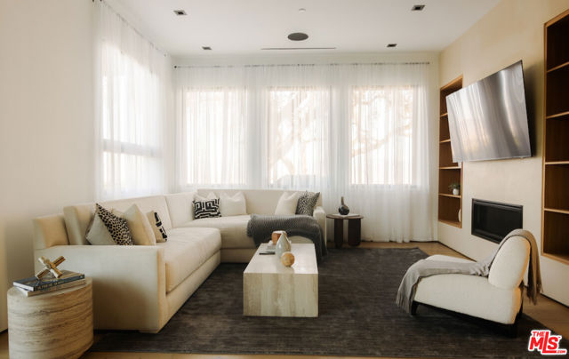 13331 Mulholland Drive, Beverly Hills CA: https://media.crmls.org/mediaz/192fbdac-34a0-4f60-bd0a-34038a02052e.jpg