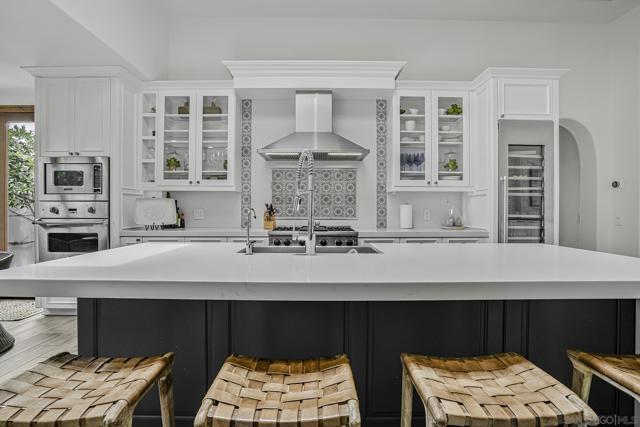 15823 The River Trail, Rancho Santa Fe CA: https://media.crmls.org/mediaz/192fca47-8604-4374-a17f-ae260402a7b7.jpg