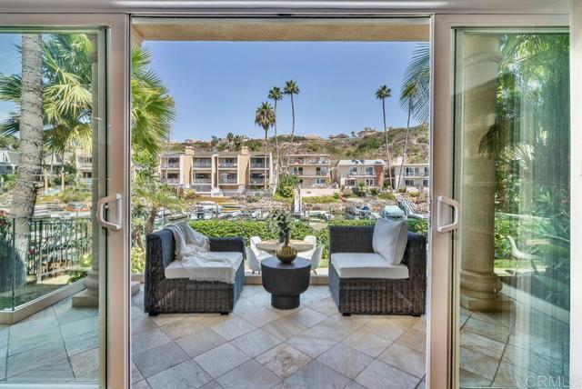 Detail Gallery Image 14 of 57 For 4529 Cove Dr #101,  Carlsbad,  CA 92008 - 4 Beds | 3/1 Baths