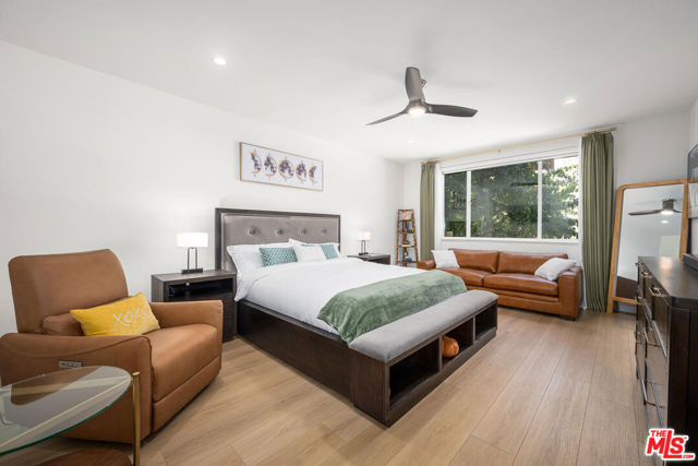 1520 Camden Avenue, Los Angeles CA: https://media.crmls.org/mediaz/1930c1ad-7d3a-48cb-9085-00eec9e9c836.jpg