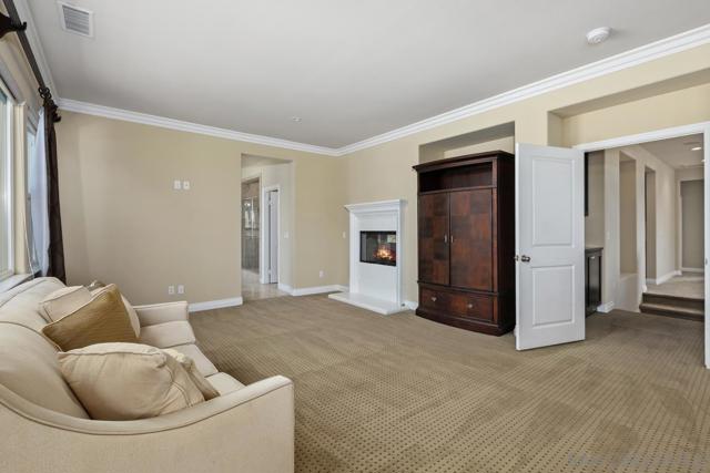 1833 Corte Galeana, Chula Vista CA: https://media.crmls.org/mediaz/1931ef51-86ab-4dd3-8473-c87740513fb5.jpg